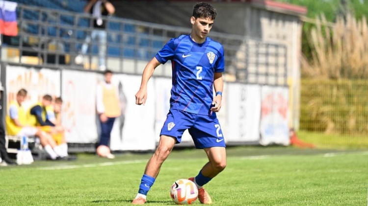 manbetx万博体育-罗马诺:国际米兰签下克罗地亚16岁右后卫杜耶-斯拉蒂纳