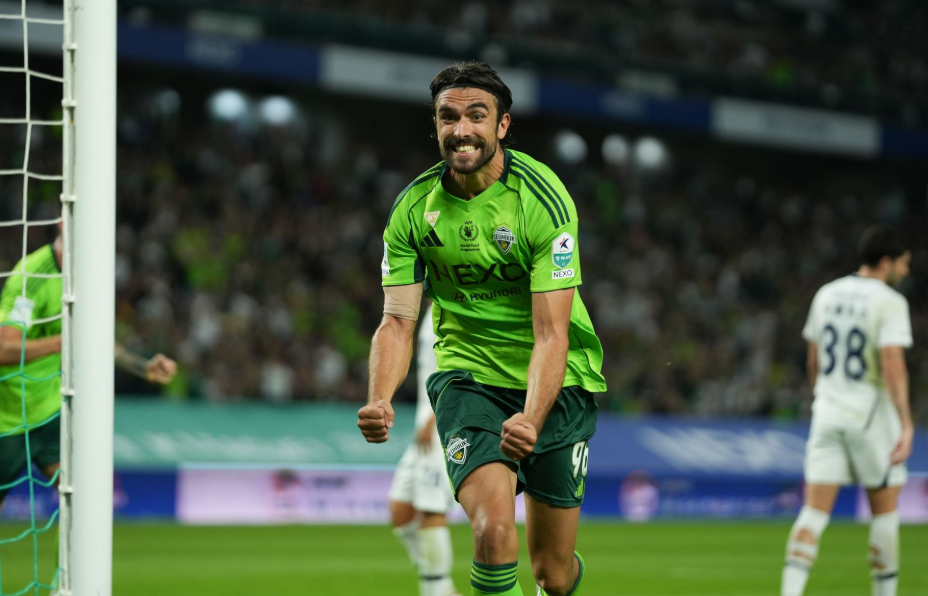 万博体育-孔帕尼奥:韩K裁判吹罚尺度每周都不同,我的梦想是重返意甲踢球