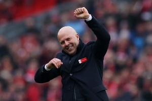 万博体育-斯洛特:不想多谈塔科夫斯基只吃黄牌 若塔的进球非常精彩