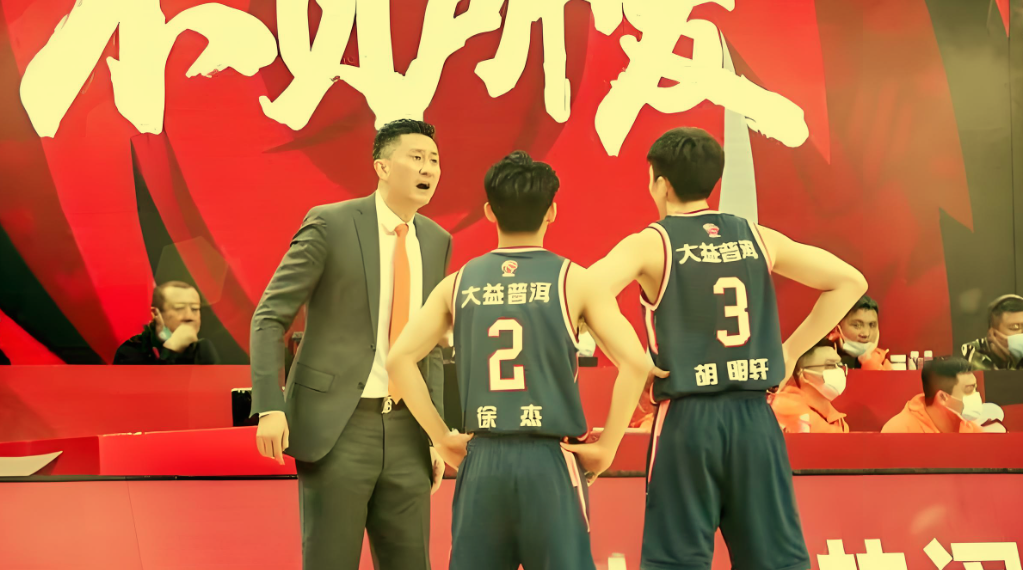 万博体育-周琦13+8！赵睿3中1仅得5分一言难尽，广东宏远3分险胜北京首钢队